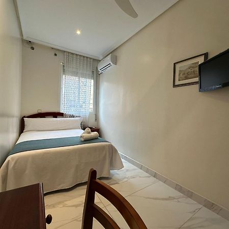 Hostal Villamanez Madrid Exterior photo